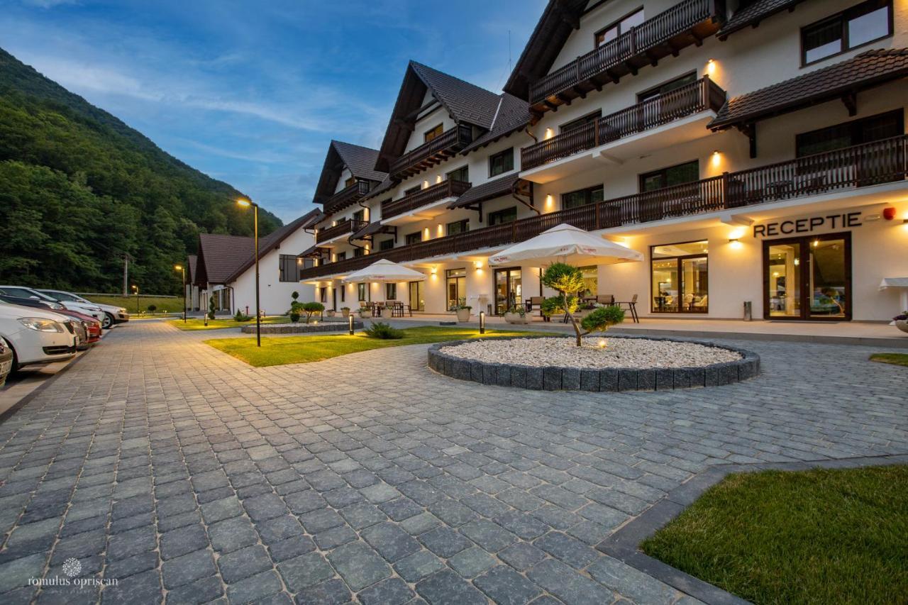 Nedei Hotel&Spa Martinie Buitenkant foto
